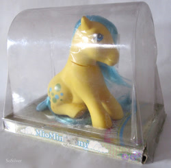 Size: 728x714 | Tagged: safe, imported from derpibooru, bubbles (g1), box, g1, irl, italian, italy, photo, toy