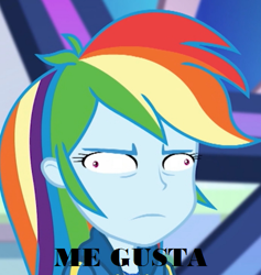 Size: 474x499 | Tagged: safe, edit, edited screencap, imported from derpibooru, screencap, rainbow dash, equestria girls, equestria girls series, holidays unwrapped, spoiler:eqg series (season 2), caption, derp, geode of super speed, image macro, like, magical geodes, me gusta, meme, spanish, text