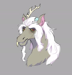 Size: 1973x2048 | Tagged: safe, artist:isisgio, idw, imported from derpibooru, discord, draconequus, spoiler:comic, spoiler:g5comic, antlers, broken horn, bust, g5, gray background, horn, male, my little pony: a new generation, old man discord, simple background, solo, spanish description, stupid sexy discord