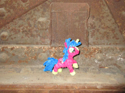 Size: 3033x2274 | Tagged: safe, alternate version, artist:malte279, imported from derpibooru, part of a set, oc, oc:multi purpose, unicorn, chenille stems, chenille wire, craft, part of a series, pipe cleaner sculpture, pipe cleaners, rust, tinkerer